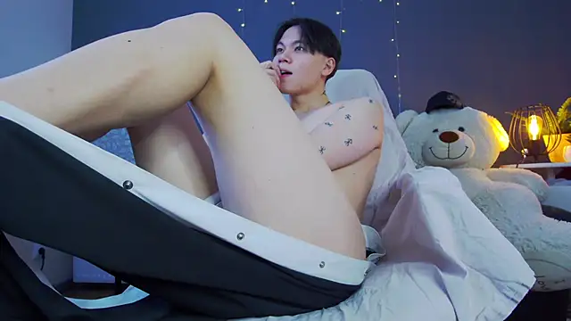 Snapshot of just_gay_ chatting on February 13, 4:28 pm just gay  online show from February 13, 4:28 pm