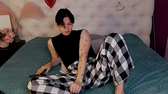 Snapshot of just_gay_ chatting on February 28, 1:36 pm just gay  online show from February 28, 1:36 pm