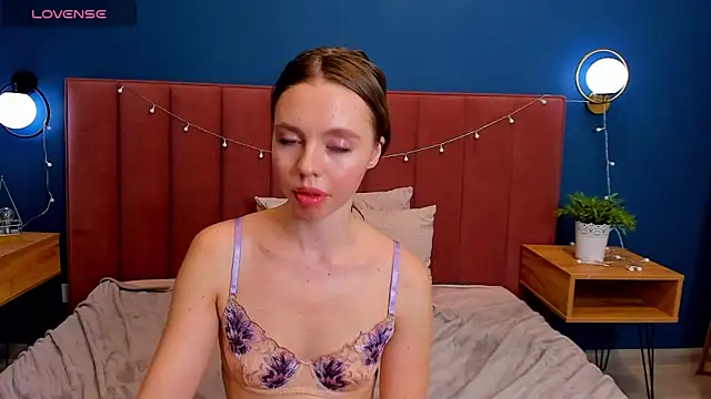 TessaAdorable online show from February 9, 8:00 am