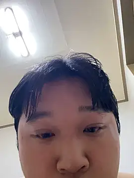 Snapshot of offwhite777 chatting on February 7, 1:53 pm offwhite777 online show from February 7, 1:53 pm