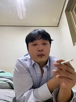 Snapshot of offwhite777 chatting on February 17, 12:59 pm offwhite777 online show from February 17, 12:59 pm