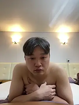 Snapshot of offwhite777 chatting on February 19, 8:10 pm offwhite777 online show from February 19, 8:10 pm