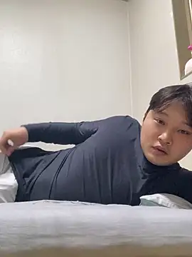 Snapshot of offwhite777 chatting on March 16, 10:44 am offwhite777 online show from March 16, 10:44 am