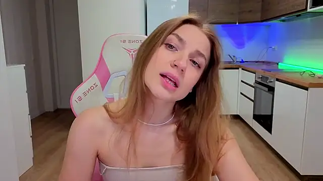 Enjoy everymoment  online show from April 8, 3:50 am