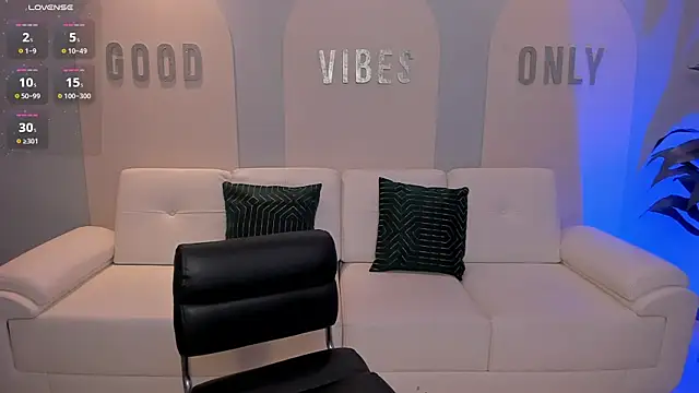 BeccaBaxter online show from April 17, 12:19 pm