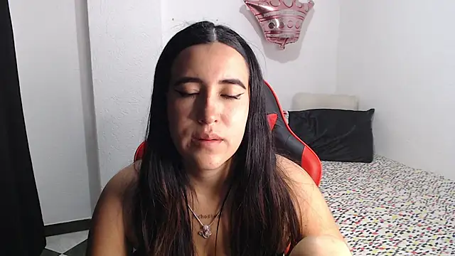 Snapshot of __leaa chatting on August 1, 12:21 am leaa online show from August 1, 12:21 am