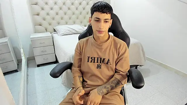 JhoanLeandro online show from October 31, 4:35 am