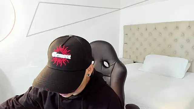 JhoanLeandro online show from February 17, 4:09 am