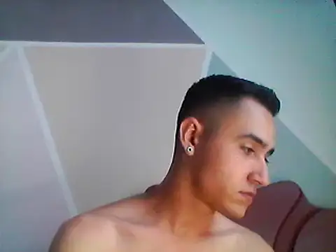 Snapshot of daimon_king05 chatting on February 6, 4:03 pm daimon king05 online show from February 6, 4:03 pm