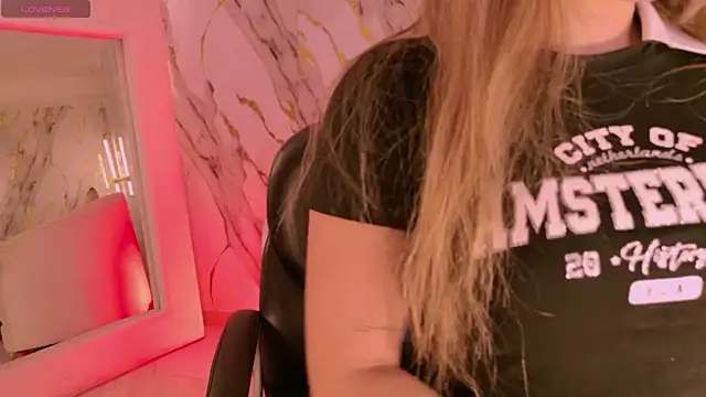 Snapshot of AmaiaHaywood chatting on November 25, 4:34 am AmaiaHaywood online show from November 25, 4:34 am