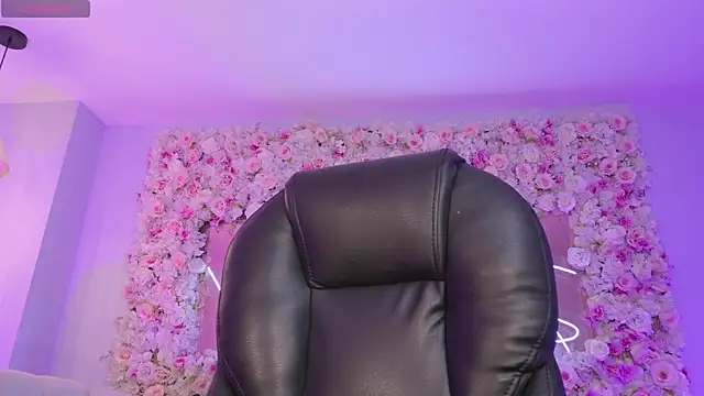 Snapshot of AmaiaHaywood chatting on December 4, 5:39 am AmaiaHaywood online show from December 4, 5:39 am