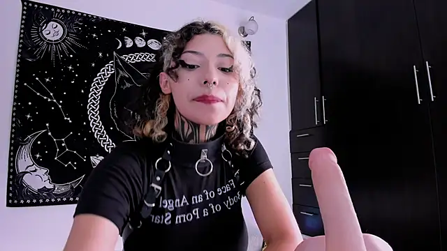 hazellwitch online show from March 5, 4:46 pm