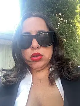 laarti online show from October 14, 11:00 am