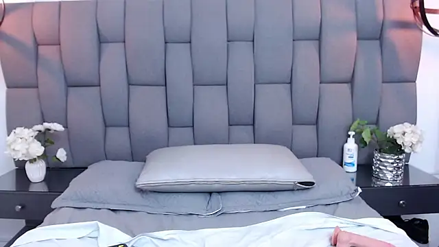 Snapshot of Sofiavillegaz chatting on February 6, 2:48 pm Sofiavillegaz online show from February 6, 2:48 pm