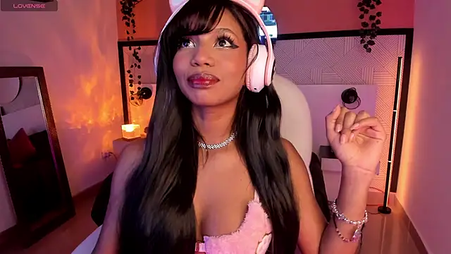 Snapshot of Gigi_Strawberry chatting on June 13, 6:11 am Gigi Strawberry online show from June 13, 6:11 am