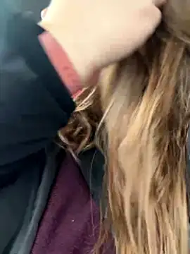 Snapshot of Lars-Lola chatting on December 3, 12:36 pm Lars-Lola online show from December 3, 12:36 pm