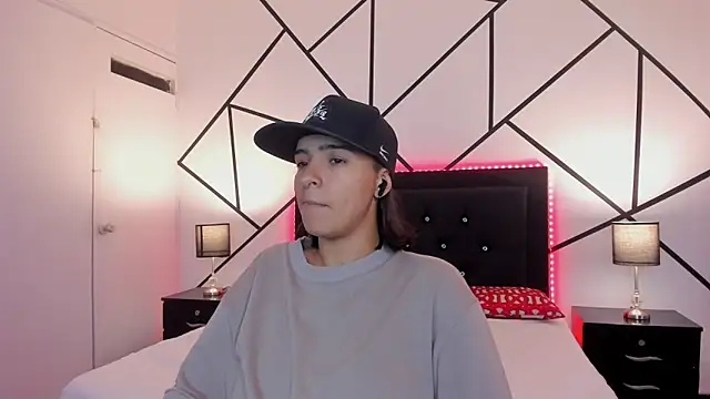 Snapshot of Liiam_smith_ chatting on February 4, 12:00 pm Liiam smith online show from February 4, 12:00 pm