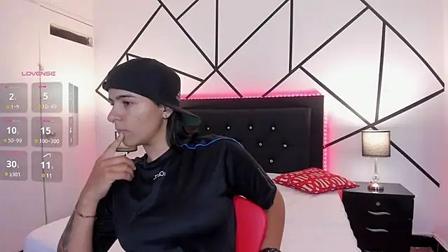 Snapshot of Liiam_smith_ chatting on February 8, 12:06 pm Liiam smith online show from February 8, 12:06 pm