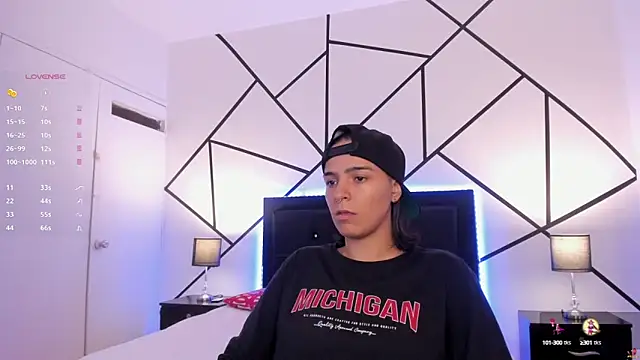 Snapshot of Liiam_smith_ chatting on February 12, 12:22 pm Liiam smith online show from February 12, 12:22 pm