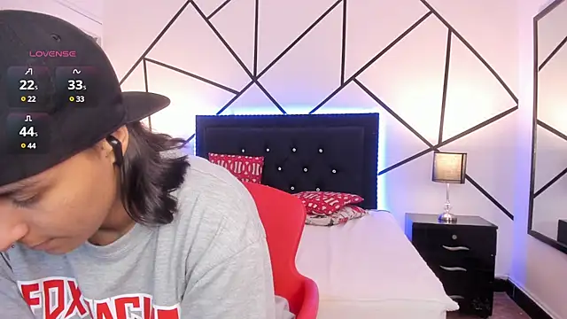 Snapshot of Liiam_smith_ chatting on March 18, 3:53 pm Liiam smith online show from March 18, 3:53 pm