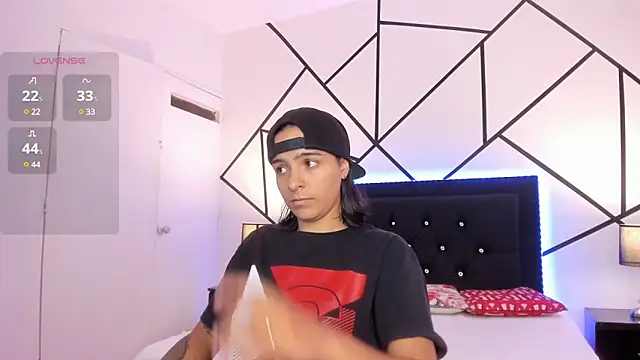 Snapshot of Liiam_smith_ chatting on March 19, 12:12 pm Liiam smith online show from March 19, 12:12 pm