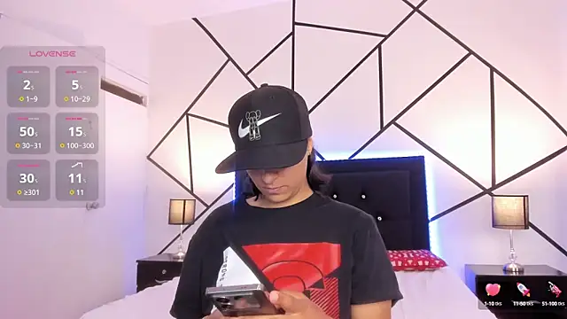 Snapshot of Liiam_smith_ chatting on March 19, 4:02 pm Liiam smith online show from March 19, 4:02 pm