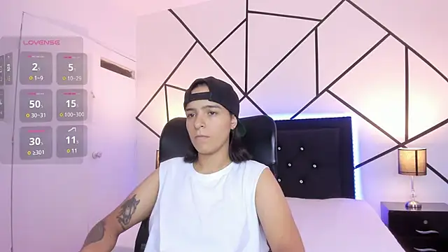 Snapshot of Liiam_smith_ chatting on March 20, 12:43 pm Liiam smith online show from March 20, 12:43 pm