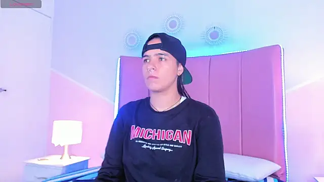 Snapshot of Liiam_smith_ chatting on September 24, 1:03 pm Liiam smith online show from September 24, 1:03 pm