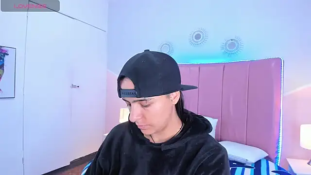 Snapshot of Liiam_smith_ chatting on October 22, 12:27 pm Liiam smith online show from October 22, 12:27 pm