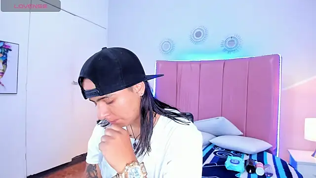 Snapshot of Liiam_smith_ chatting on October 27, 1:37 pm Liiam smith online show from October 27, 1:37 pm