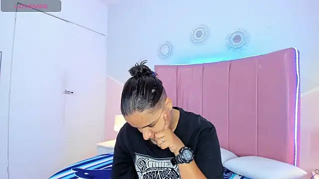 Snapshot of Liiam_smith_ chatting on November 4, 2:27 pm Liiam smith online show from November 4, 2:27 pm