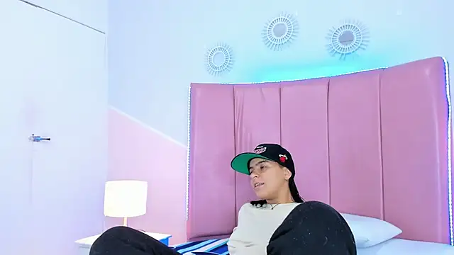 Snapshot of Liiam_smith_ chatting on November 13, 1:21 pm Liiam smith online show from November 13, 1:21 pm