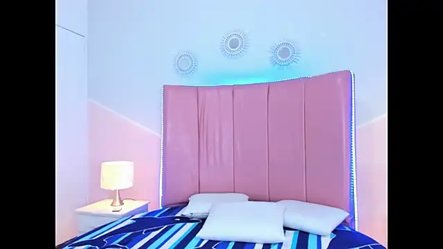 Snapshot of Liiam_smith_ chatting on December 5, 1:09 pm Liiam smith online show from December 5, 1:09 pm