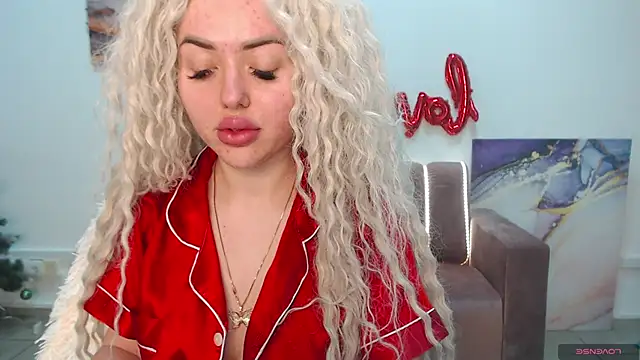 Snapshot of MissisCaty chatting on February 6, 3:27 am MissisCaty online show from February 6, 3:27 am