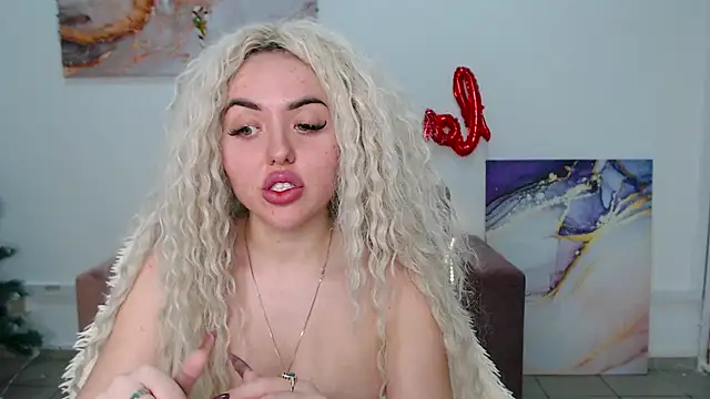 Snapshot of MissisCaty chatting on February 22, 4:40 am MissisCaty online show from February 22, 4:40 am