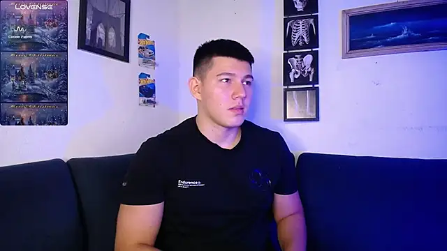 JamesCr  online show from December 21, 12:18 am