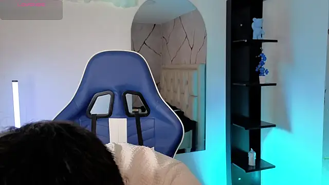 JamesCr  online show from June 3, 2:33 pm