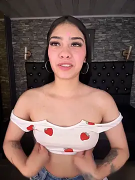 Snapshot of TayylorSexx chatting on June 18, 5:30 am TayylorSexx online show from June 18, 5:30 am