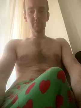 Snapshot of LynnAhNight chatting on October 4, 4:10 am LynnAhNight online show from October 4, 4:10 am