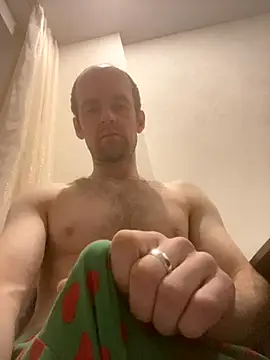 Snapshot of LynnAhNight chatting on October 18, 3:09 am LynnAhNight online show from October 18, 3:09 am