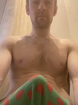 Snapshot of LynnAhNight chatting on October 19, 4:13 am LynnAhNight online show from October 19, 4:13 am