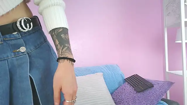 Snapshot of Hiyakasudere chatting on November 18, 6:45 pm Hiyakasudere online show from November 18, 6:45 pm