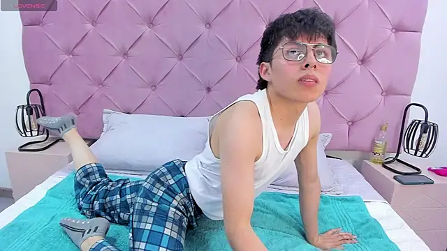 PepperTwink online show from March 22, 2:03 pm