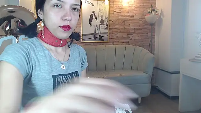 Snapshot of renata_russo_b chatting on February 4, 8:38 pm renata russo b online show from February 4, 8:38 pm
