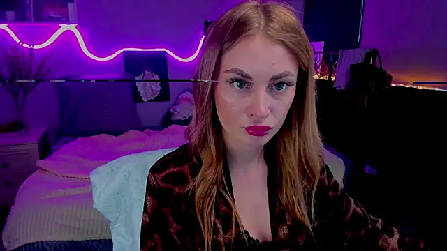 Snapshot of AnitaLamb chatting on February 6, 5:03 am AnitaLamb online show from February 6, 5:03 am