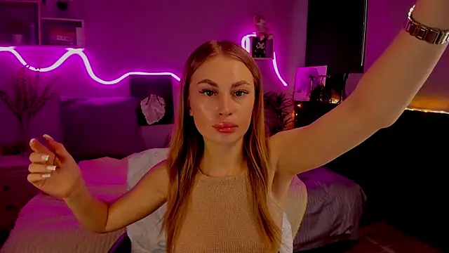 Snapshot of AnitaLamb chatting on February 6, 8:07 am AnitaLamb online show from February 6, 8:07 am