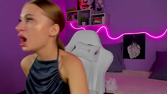 Snapshot of AnitaLamb chatting on February 26, 4:58 am AnitaLamb online show from February 26, 4:58 am