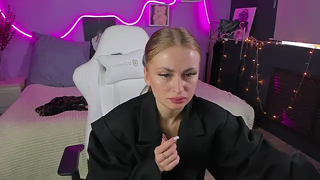 Snapshot of AnitaLamb chatting on February 28, 11:47 am AnitaLamb online show from February 28, 11:47 am