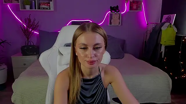 Snapshot of AnitaLamb chatting on March 4, 8:57 am AnitaLamb online show from March 4, 8:57 am