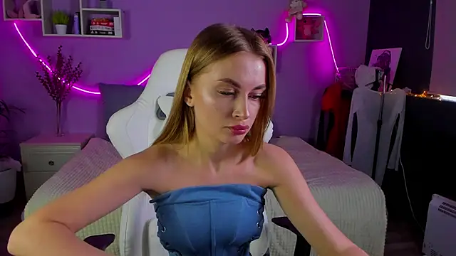 Snapshot of AnitaLamb chatting on March 12, 4:51 am AnitaLamb online show from March 12, 4:51 am